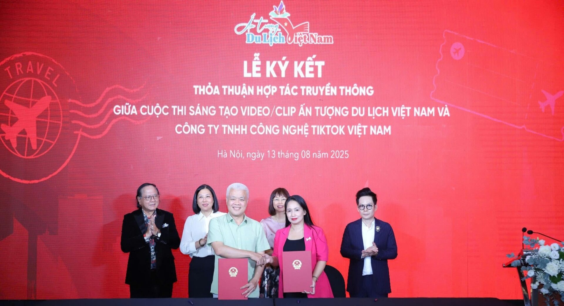 Lễ ký kết thỏa thuận hợp tác truyền thông giữa BTC Cuộc thi sáng tạo Video/clip ấn tượng du lịch Việt Nam và Công ty TNHH Công nghệ Tiktok Việt Nam.